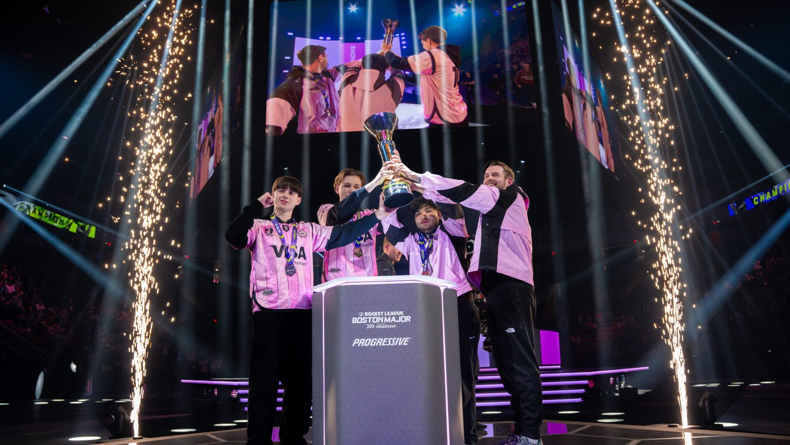 Équipe Rocket League de Gentle Mates composée de nass, Archie et Oski, vainqueur du Major de Boston 2026.