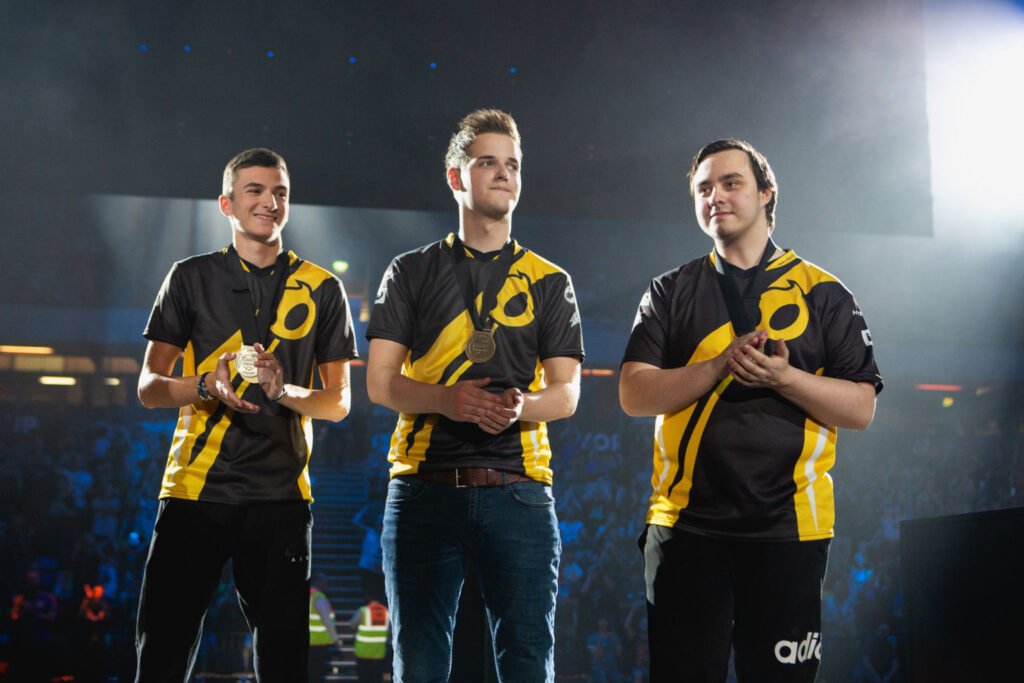 Kaydop, ViolentPanda et Turbopolsa lors de leur victoire en saison 5. Team Dignitas. Crédits : Rocket Baguette.