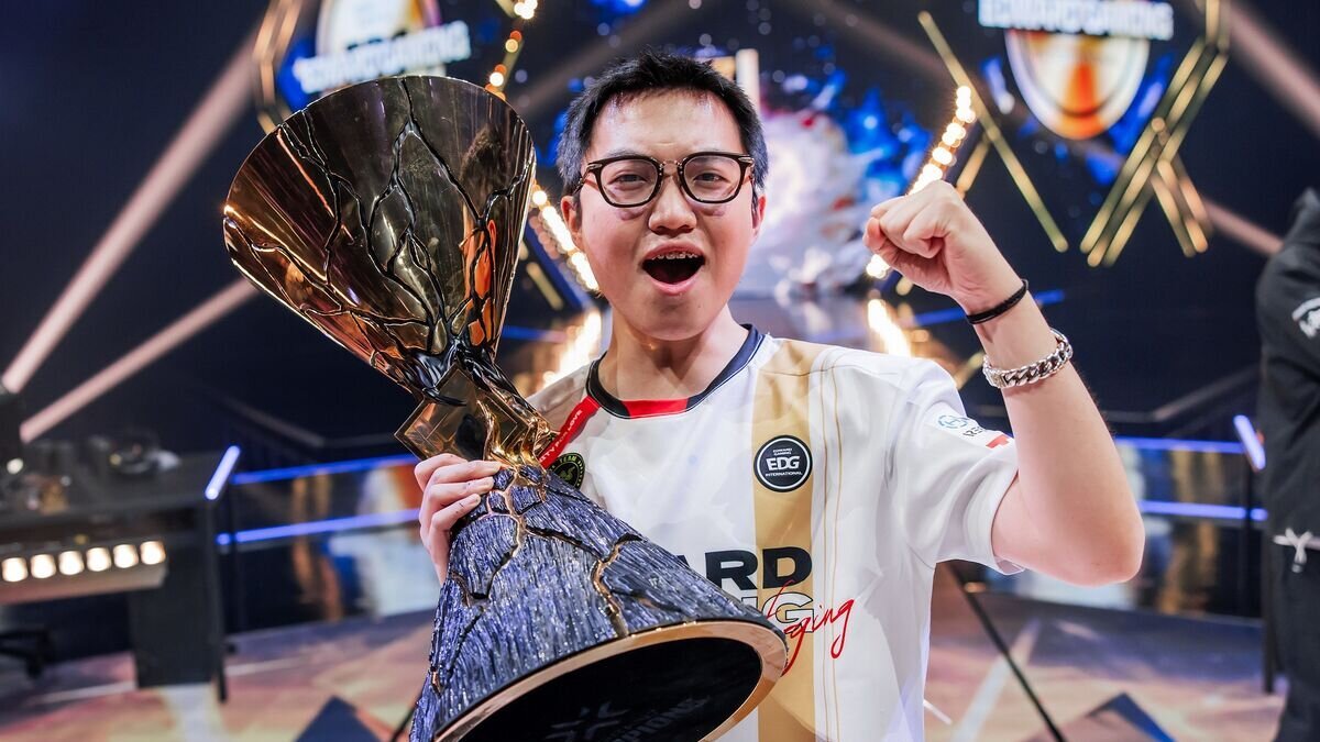 Zheng « ZmjjKK » Yongkang, joueur de l'équipe EDward Gaming sur Valorant durant ces Masters de Santiago.