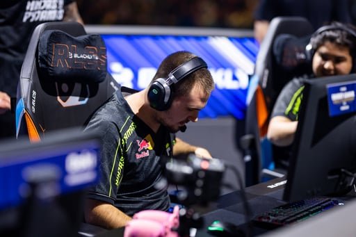 Radosin sur scène aux Worlds RLCS 2025 à Lyon. Crédits : Rocket League Esports. 