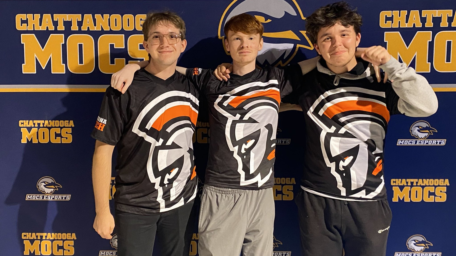 Reshiram, Velocity et Bluey. Tous joueurs de l'équipe universitaire d'Indiana Tech.