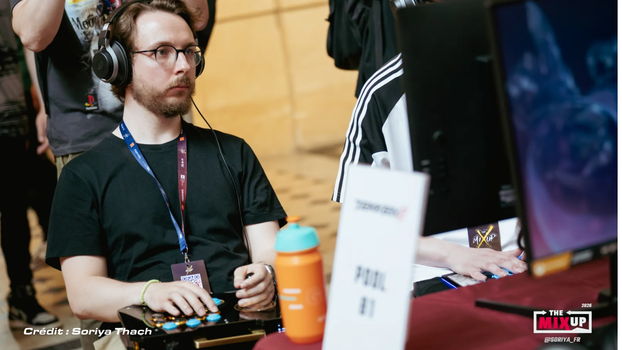 Doug From Paris au Mixup en train de jouer un match de pool. Credits : Soriya Thach