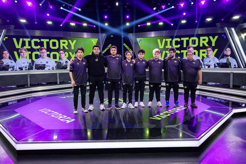 BBL Esports aux Masters de Londres après leur défaite face à Team Heretics. Crédit photo : Michał Konkol/Riot Games.