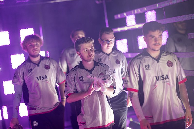 Équipe Valorant de Gentle Mates 2025, composée de Proxh, Minny, ComeBack, kamyk et Veqaj.