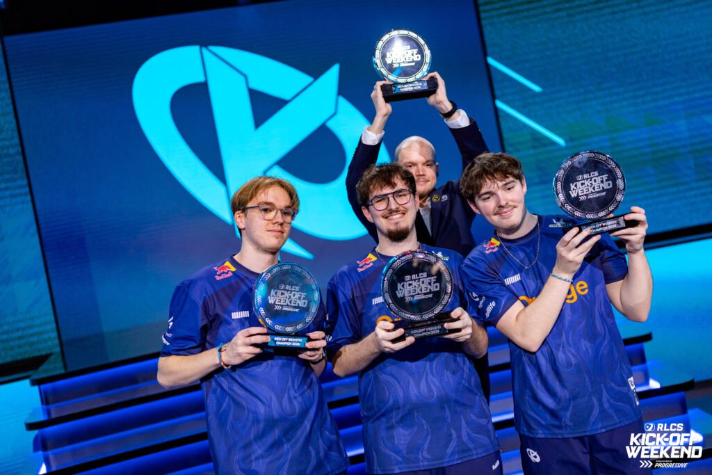 Karmine Corp remporte la Kick-Off Lan de la saison RLCS 2026. Vatira, Atow, Juicy et Extra. 